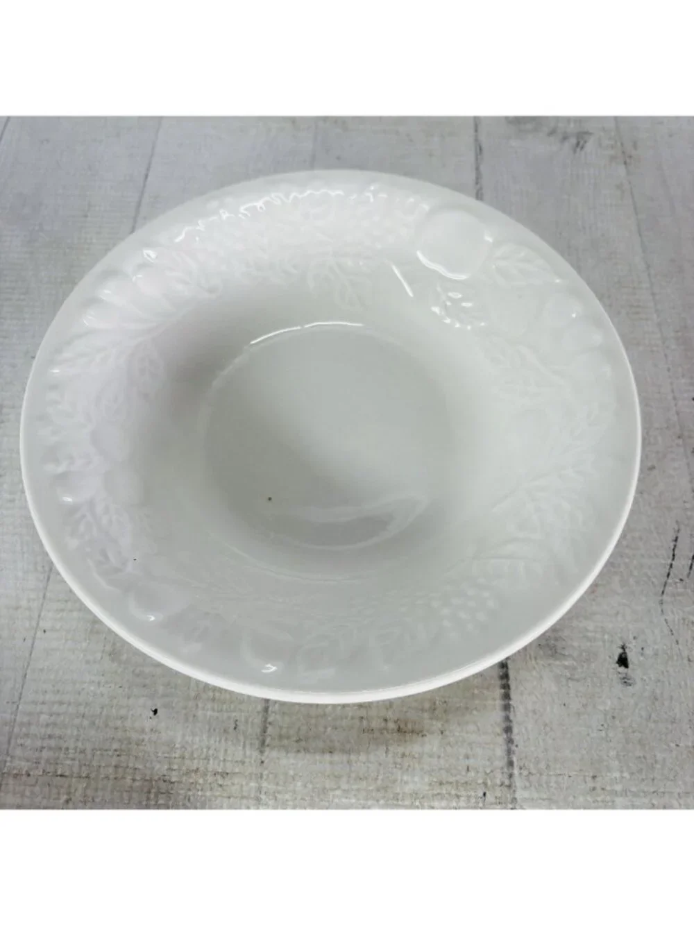 Gibson FRUIT Embossed Fruit Leaves White Shades Rim Coupe Soup Bowls Set of 5